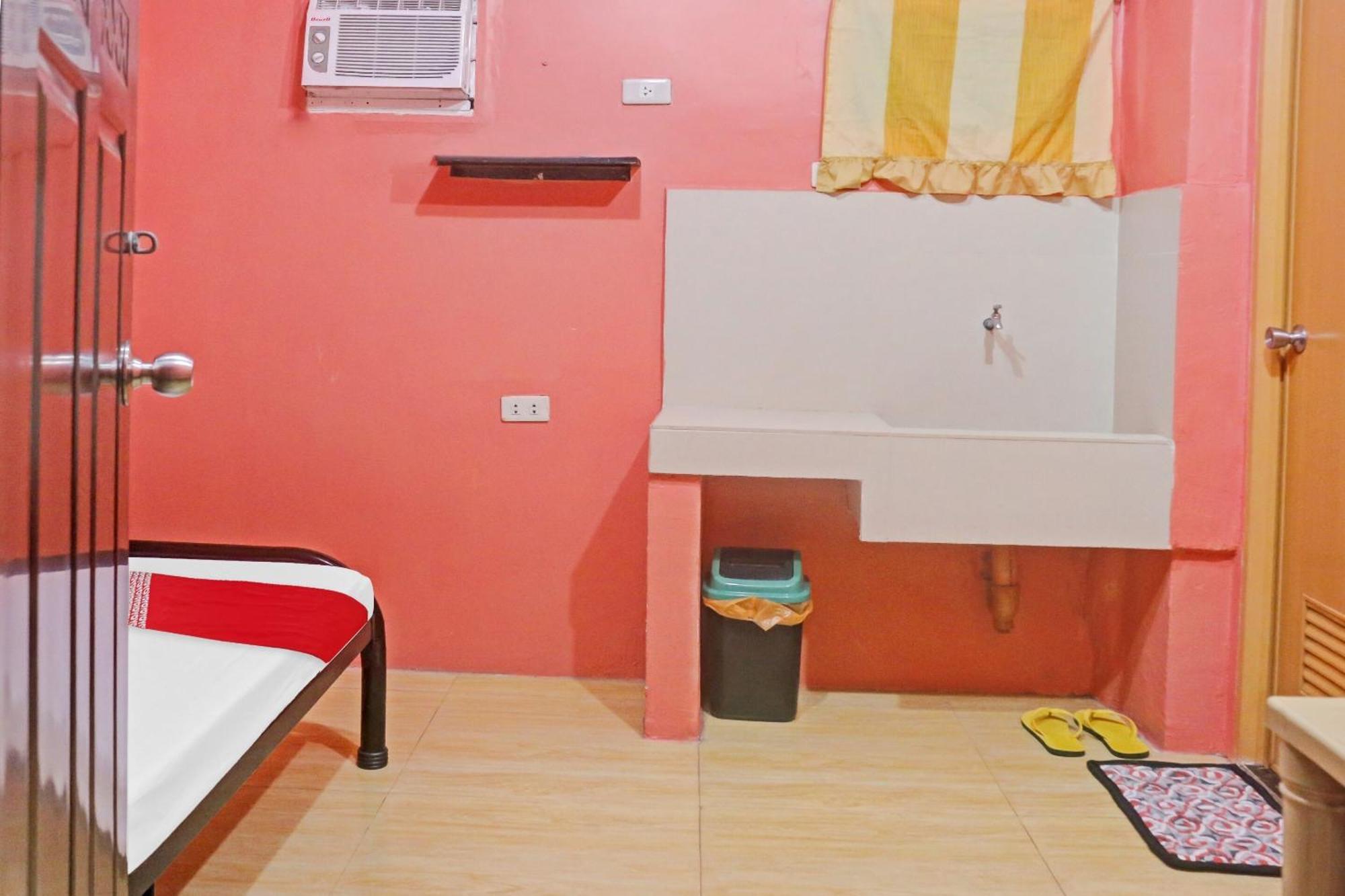 OYO 868 Solanos Transient House Pasay Exterior foto