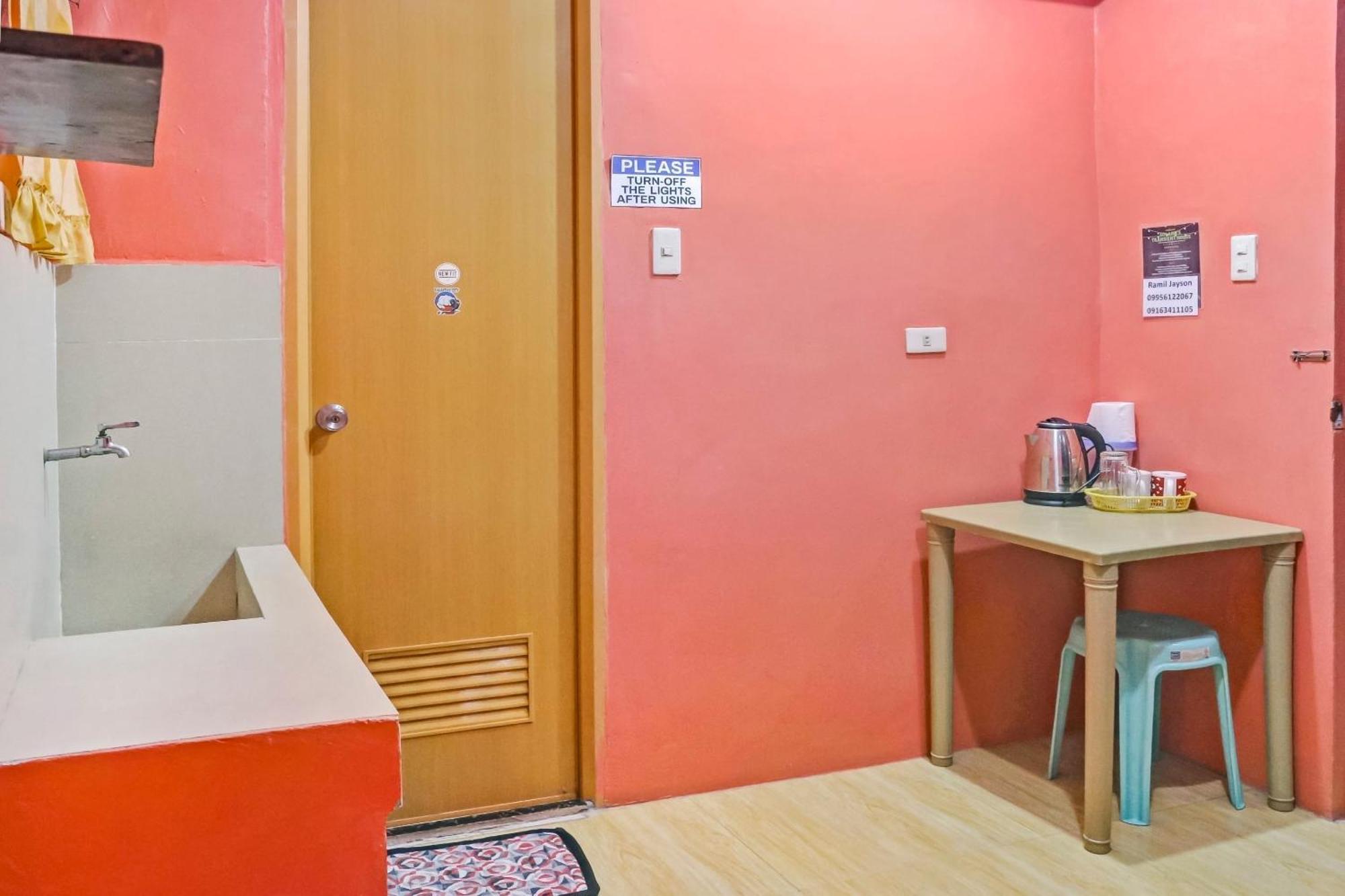 OYO 868 Solanos Transient House Pasay Exterior foto