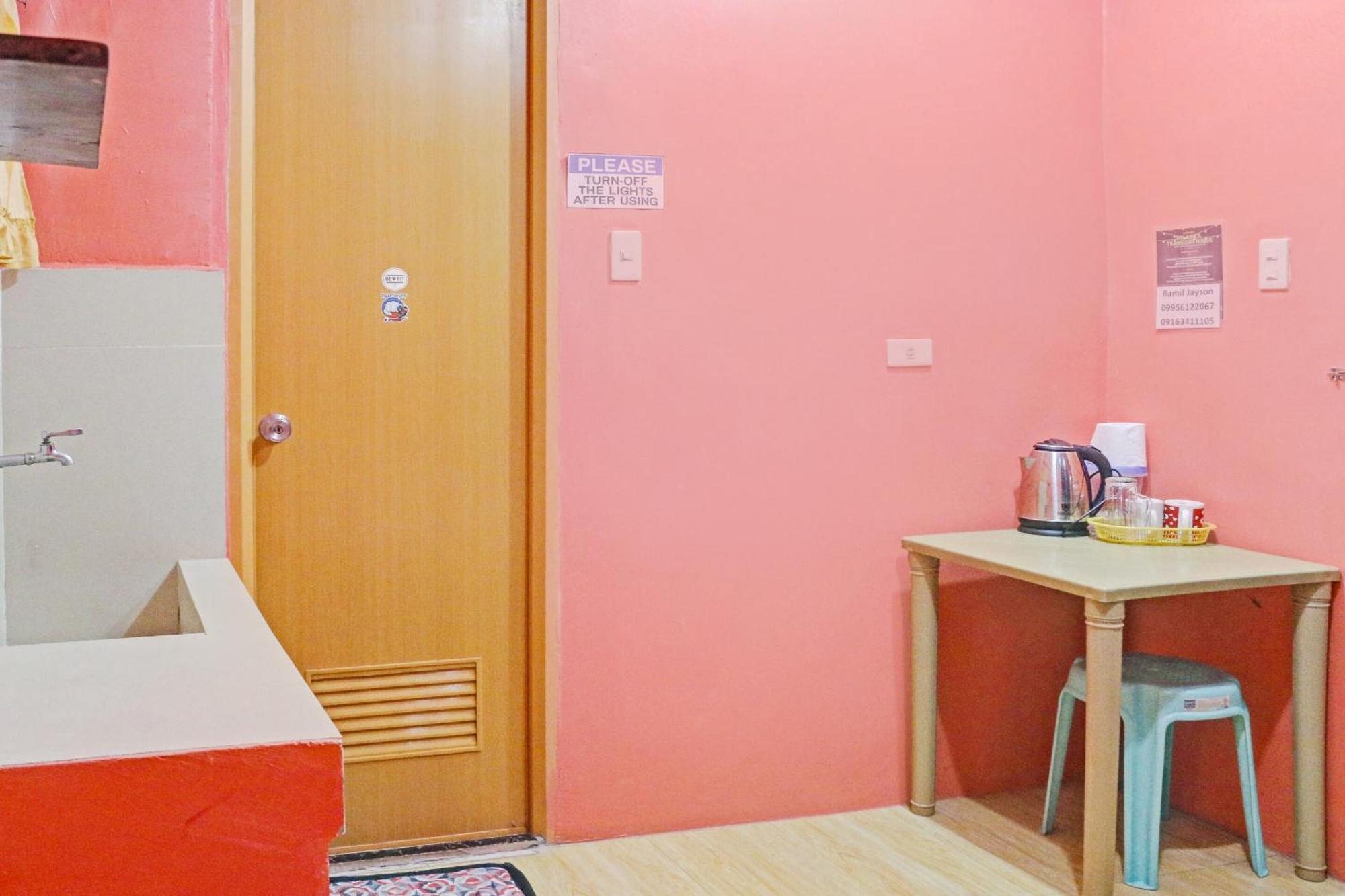 OYO 868 Solanos Transient House Pasay Exterior foto