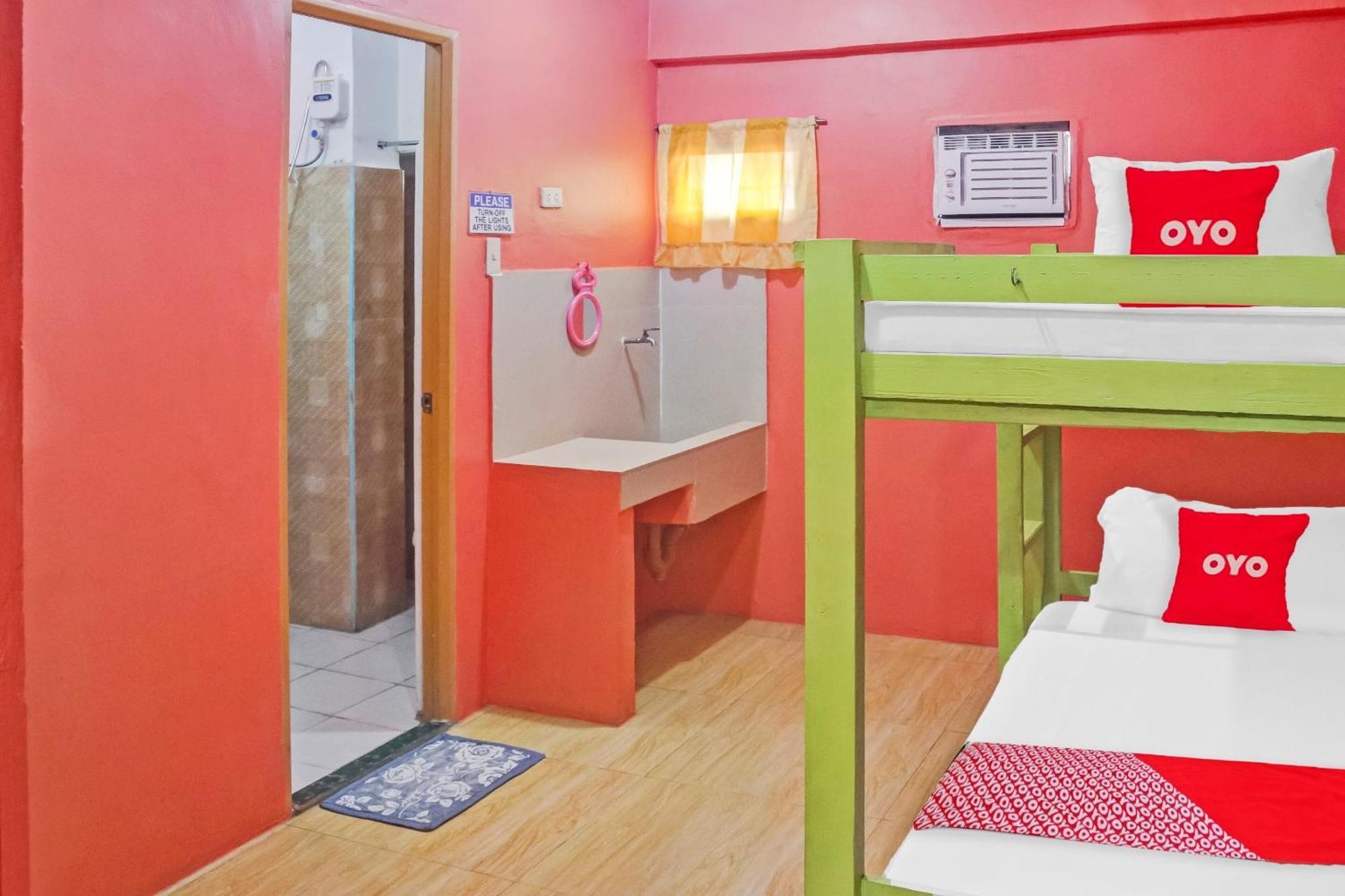 OYO 868 Solanos Transient House Pasay Exterior foto